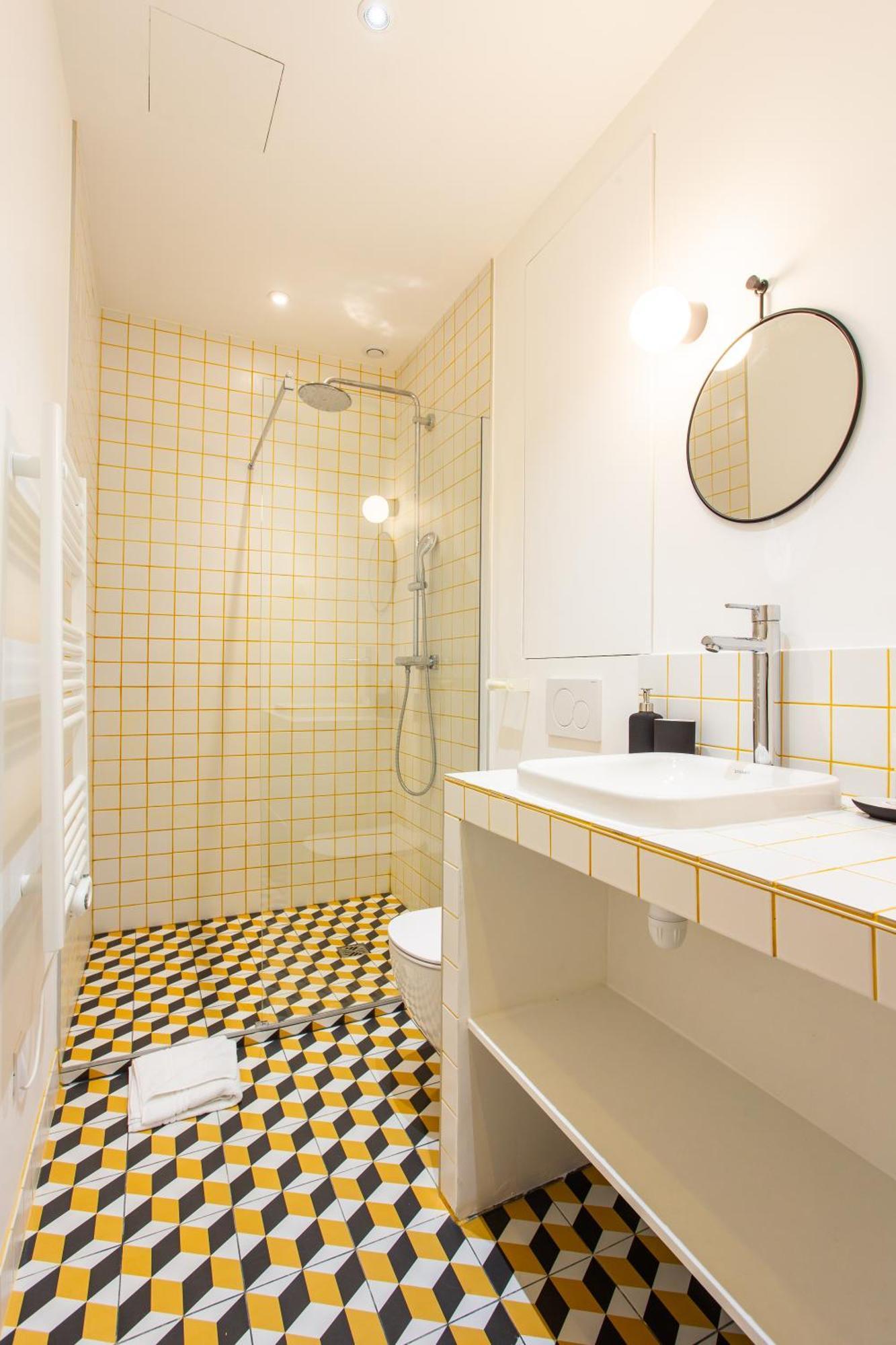 Chic - 1br-4p - Center Of Apartment